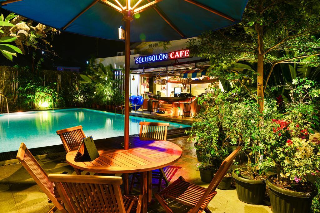 Atsari Hotel Parapat Buitenkant foto