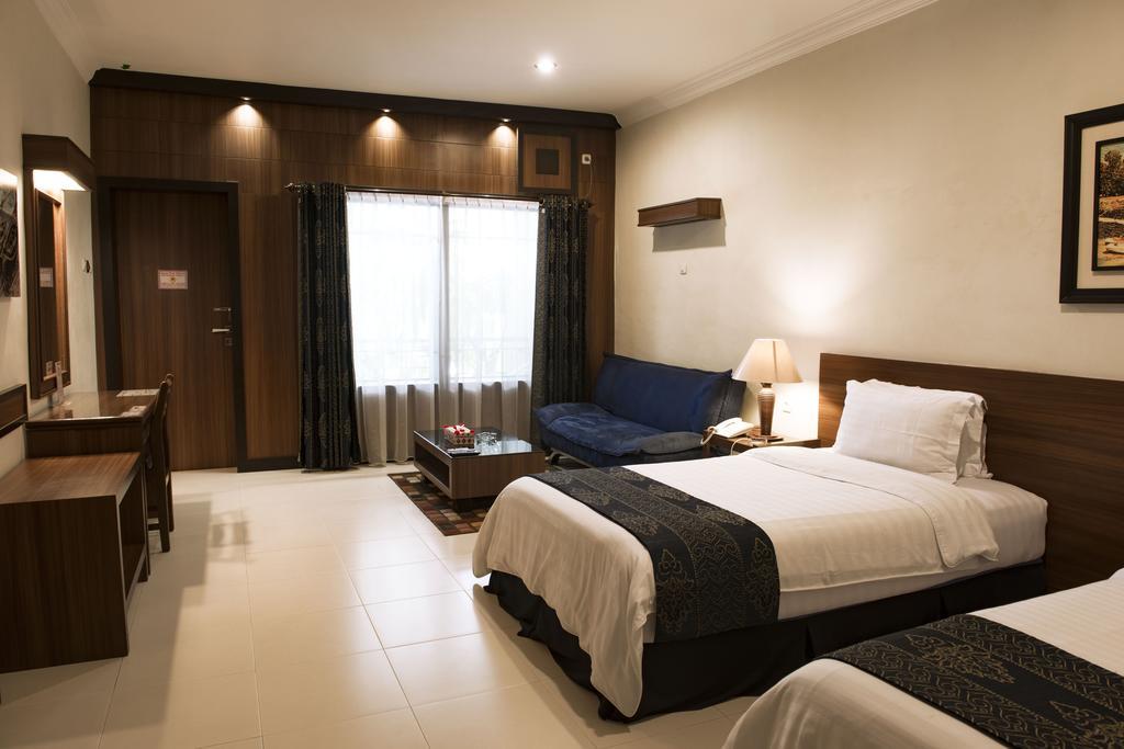 Atsari Hotel Parapat Buitenkant foto